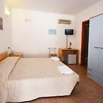 La Corte Degli Ulivi מלון קרדדו