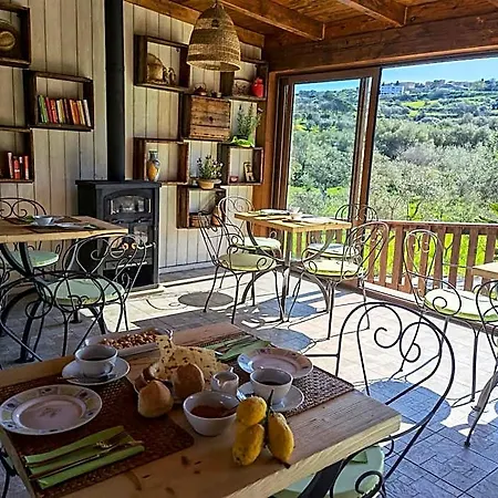 La Corte Degli Ulivi 3* كارديدو